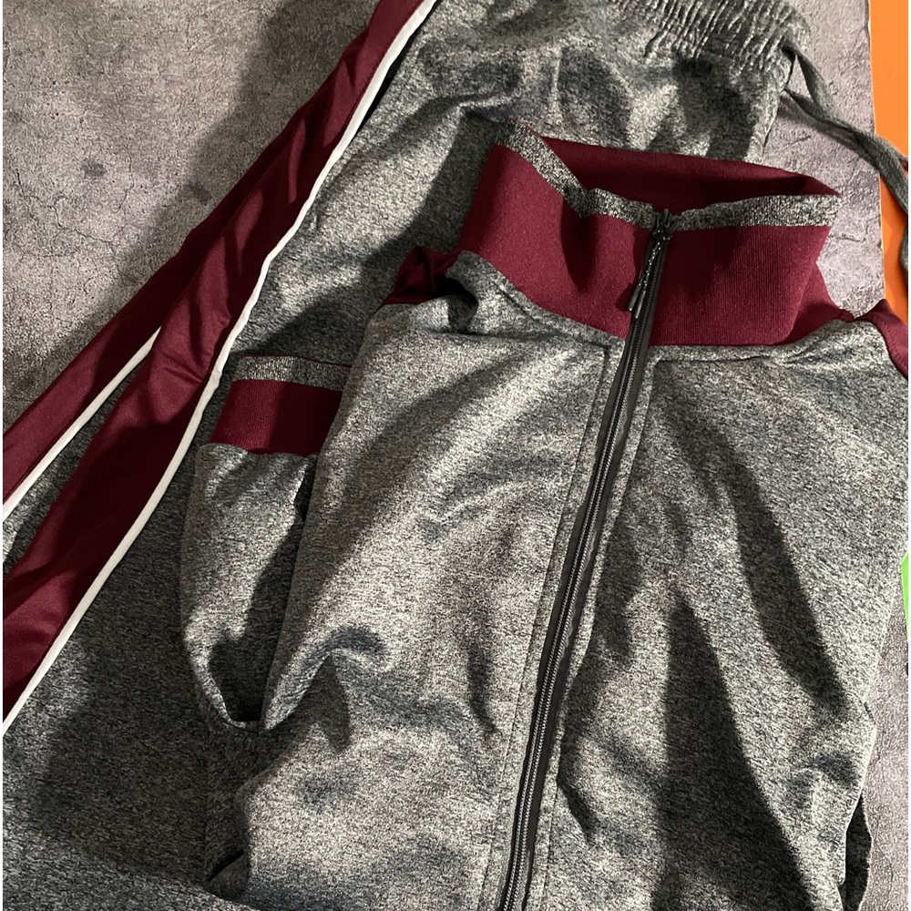 2 Pieces Men’s Tracksuit Brand New Gray and Purple XL